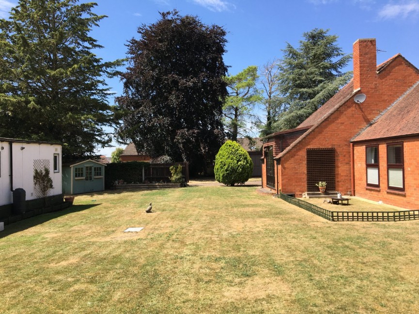 3 bedroom Bungalow for Sale Stratton Park, Biggleswade, Bedfordshire