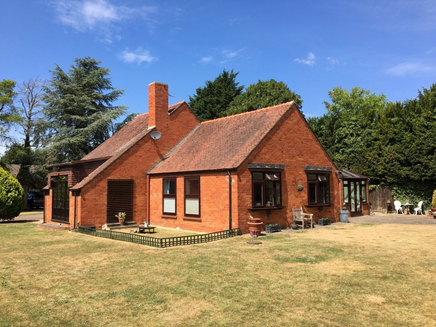 3 bedroom Bungalow for Sale Stratton Park, Biggleswade, Bedfordshire