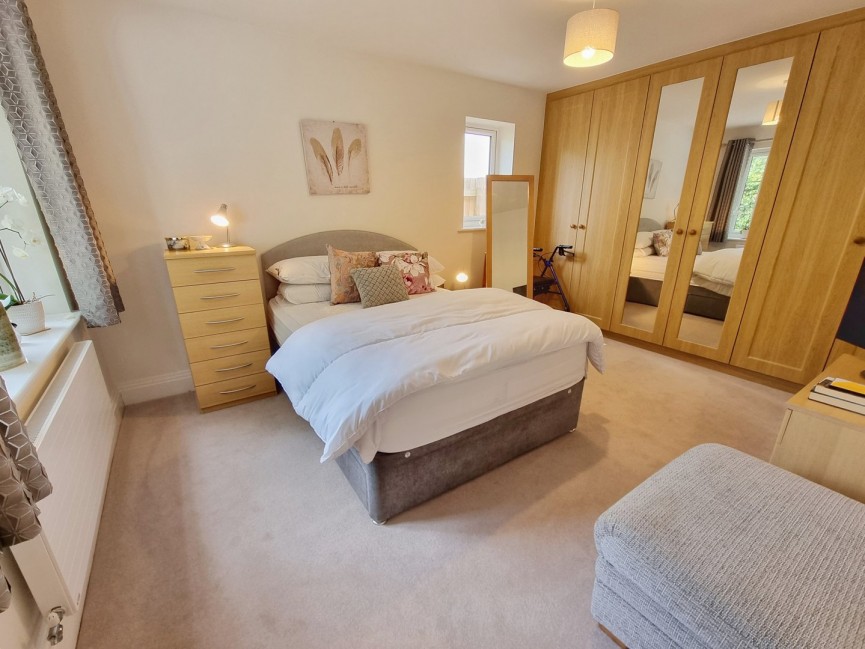 2 bedroom Bungalow for Sale Silsoe, Bedfordshire