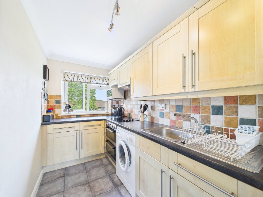 1 bedroom Flat for Sale Keats Way, Hitchin, Hertfordshire