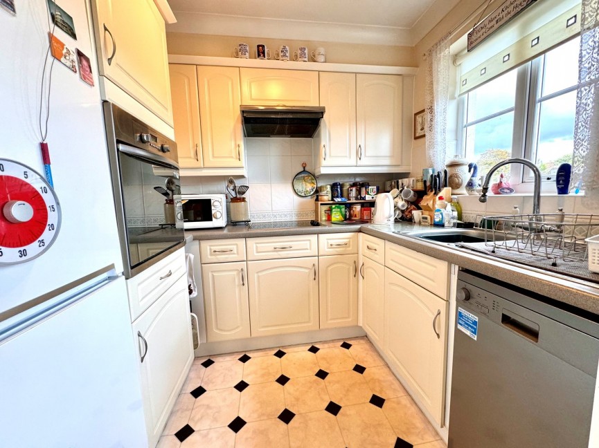 2 bedroom Flat for Sale Royston Road, Baldock, Hertfordshire
