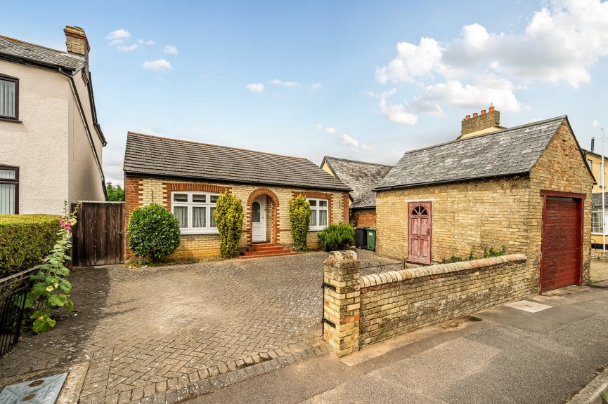 3 bedroom Bungalow for Sale Meppershall, Shefford, Bedfordshire