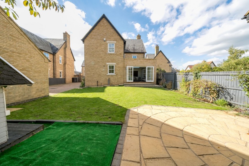 4 bedroom House for Sale Fleming Drive, Fairfield, Hertfordshire