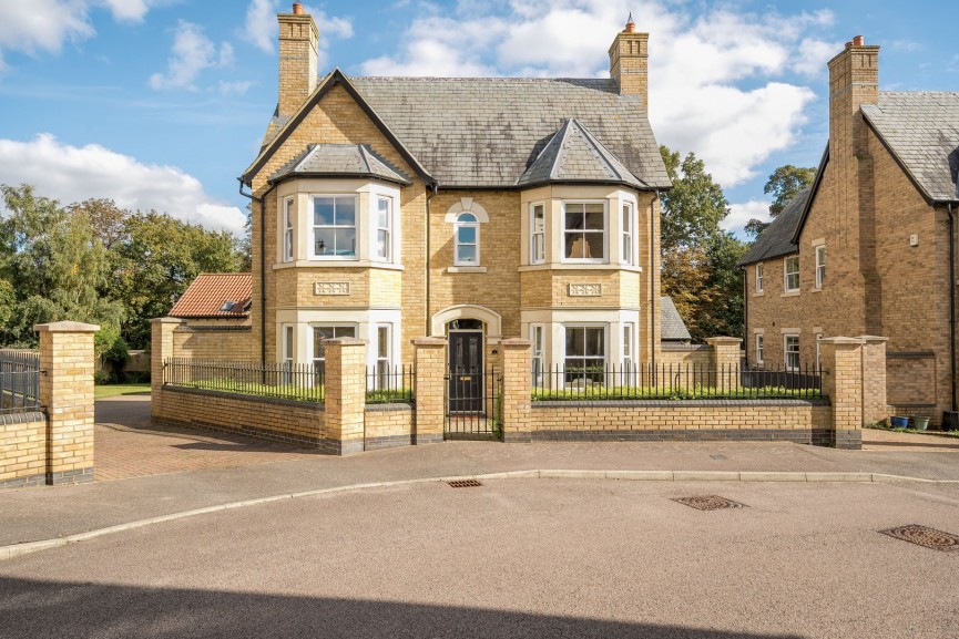 4 bedroom House for Sale Fleming Drive, Fairfield, Hertfordshire