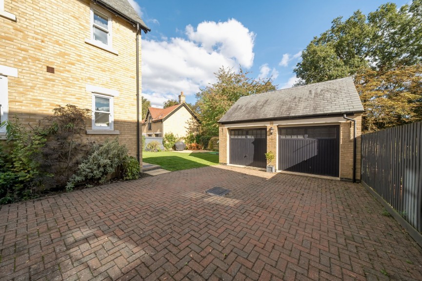 4 bedroom House for Sale Fleming Drive, Fairfield, Hertfordshire