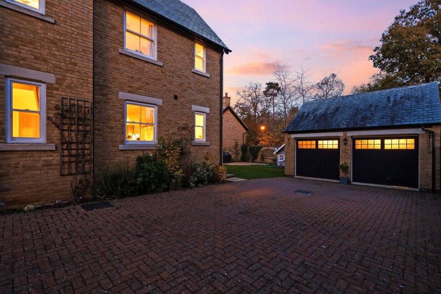 4 bedroom House for Sale Fleming Drive, Fairfield, Hertfordshire