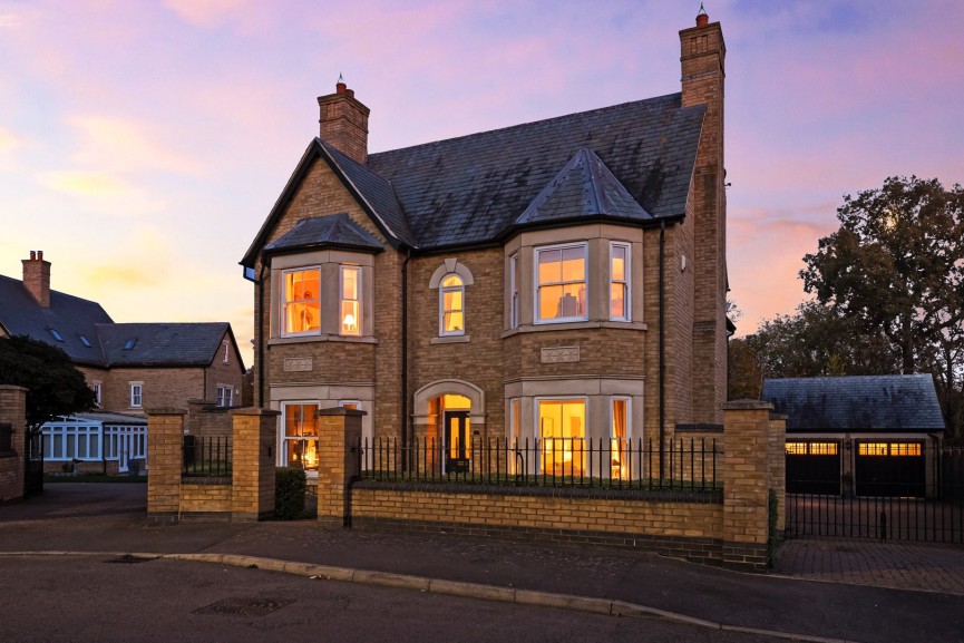 4 bedroom House for Sale Fleming Drive, Fairfield, Hertfordshire