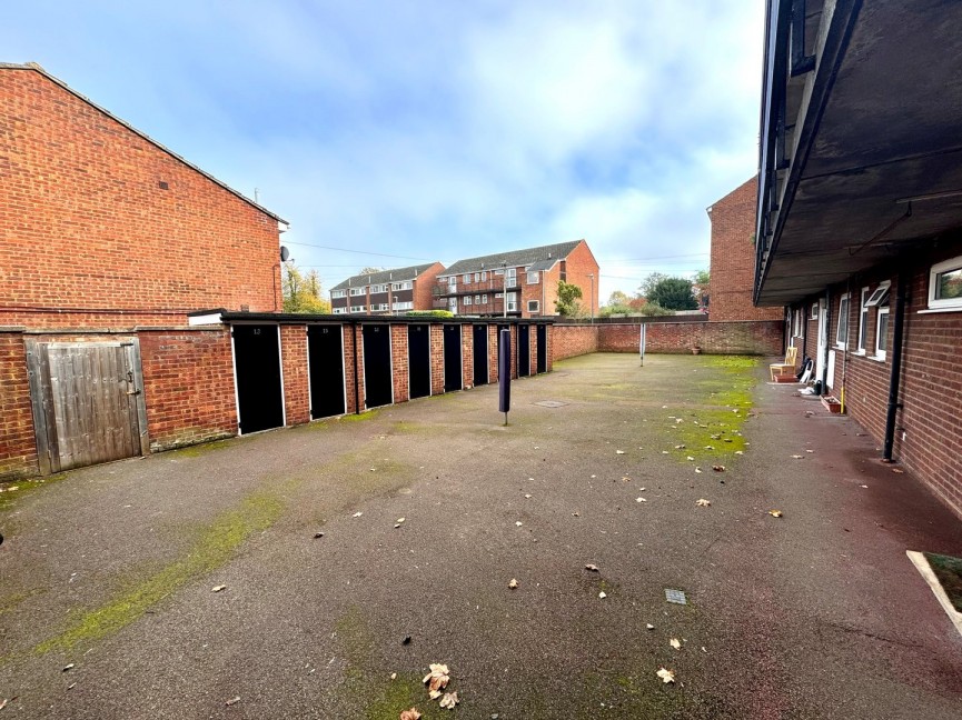 2 bedroom Flat for Sale Baldock, Hertfordshire