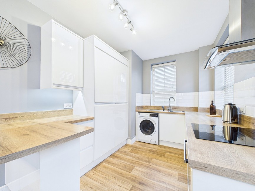 2 bedroom Flat for Sale Nightingale Road, Hitchin, Hertfordshire