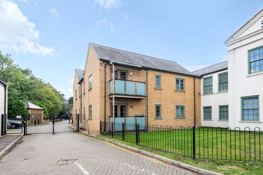 2 bedroom Flat for Sale Nightingale Road, Hitchin, Hertfordshire