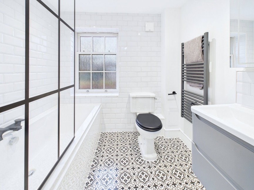 2 bedroom Flat for Sale Nightingale Road, Hitchin, Hertfordshire