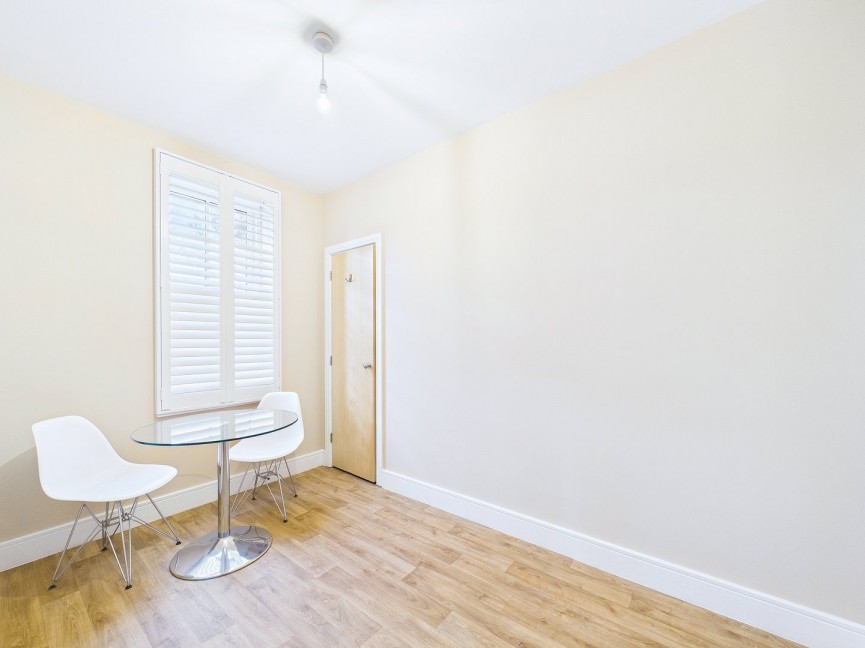 2 bedroom Flat for Sale Nightingale Road, Hitchin, Hertfordshire