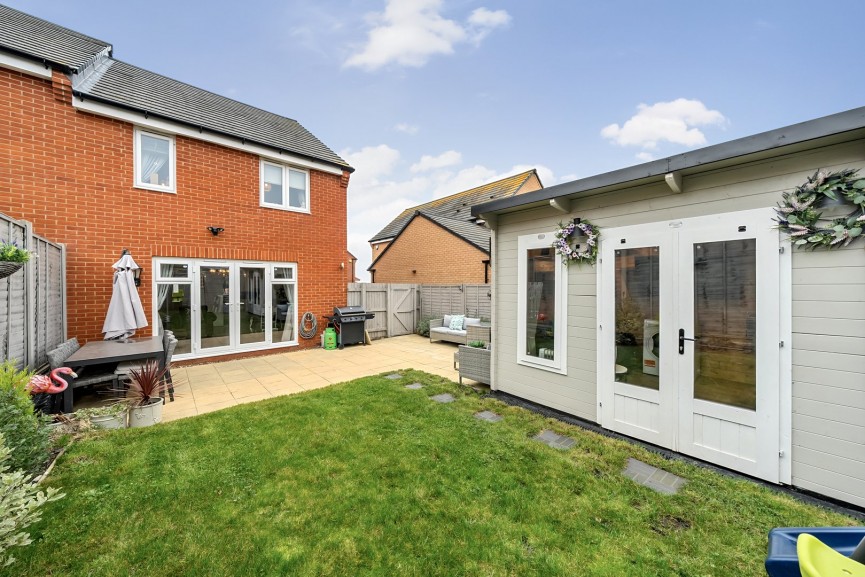 3 bedroom House for Sale Sparrow Gardens, Lower Stondon, Bedfordshire