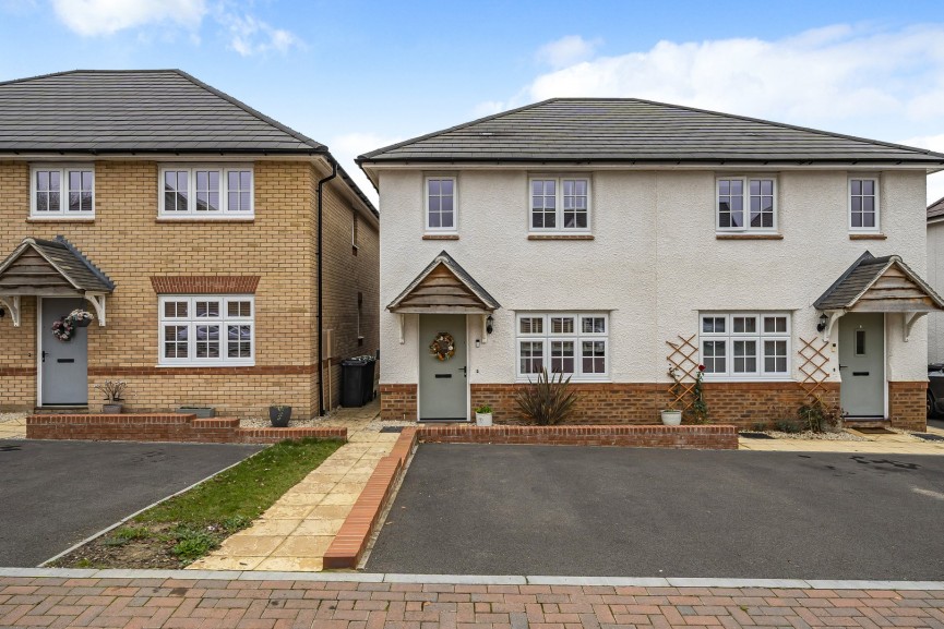3 bedroom House for Sale Annas Meadow, Shefford, Bedfordshire