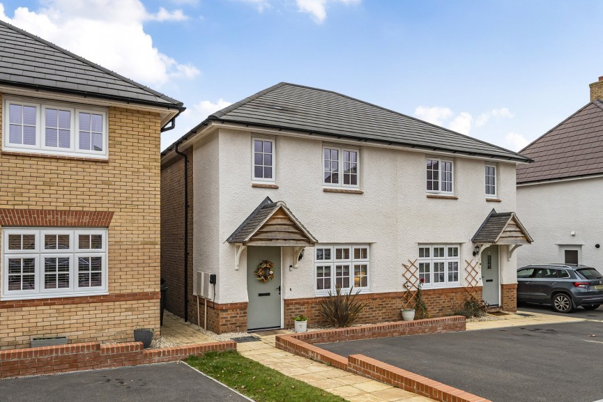 3 bedroom House for Sale Annas Meadow, Shefford, Bedfordshire