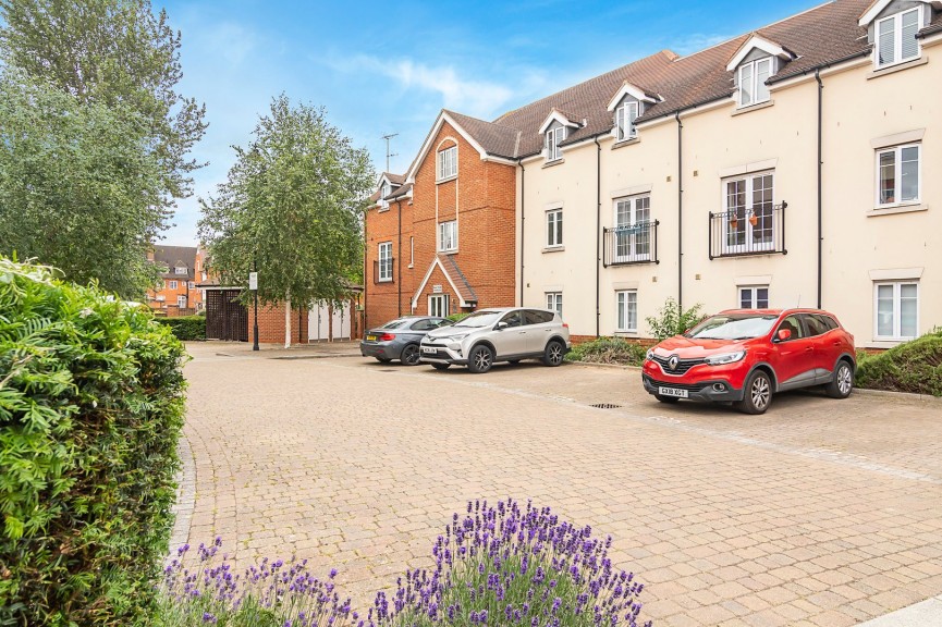 2 bedroom Flat for Sale Peppermint Road, Hitchin, Hertfordshire