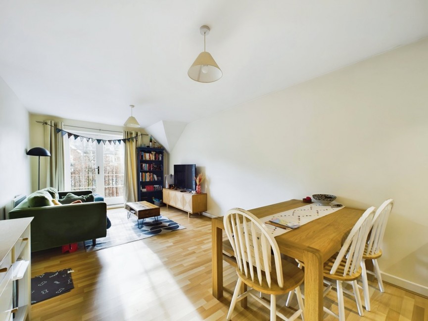 2 bedroom Flat for Sale Peppermint Road, Hitchin, Hertfordshire