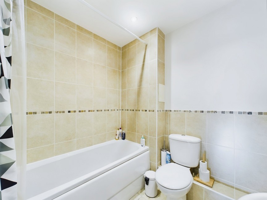 2 bedroom Flat for Sale Peppermint Road, Hitchin, Hertfordshire