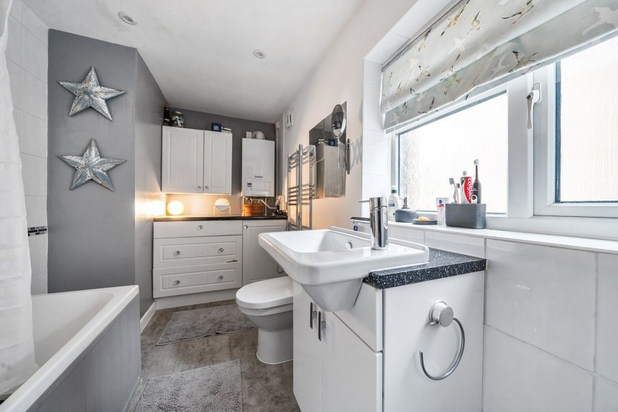 2 bedroom House for Sale High Street, Arlesey, Bedfordshire