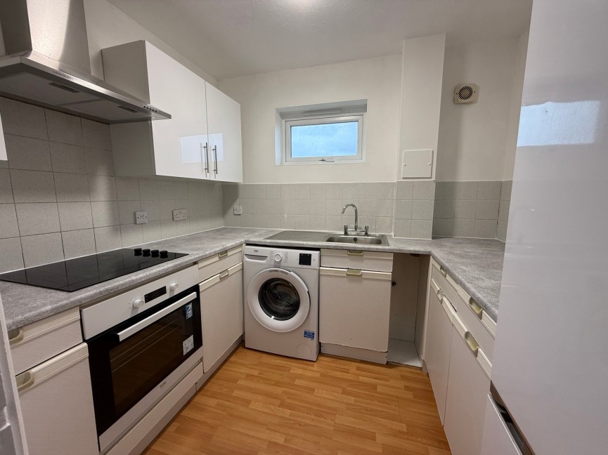 2 bedroom Flat for Letting Walsingham Close, Hatfield, Hertfordshire