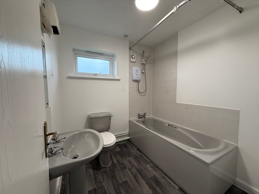 2 bedroom Flat for Letting Walsingham Close, Hatfield, Hertfordshire