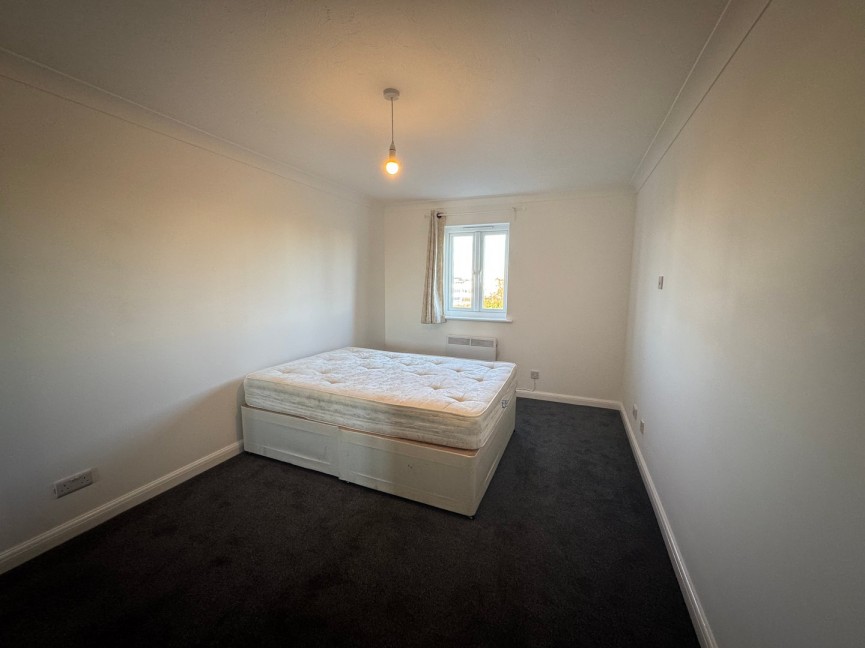 2 bedroom Flat for Letting Walsingham Close, Hatfield, Hertfordshire