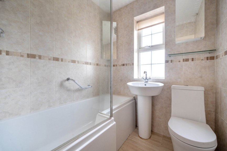 3 bedroom House for Sale High Street, Westoning, Bedfordshire