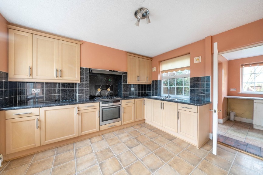 3 bedroom House for Sale High Street, Westoning, Bedfordshire