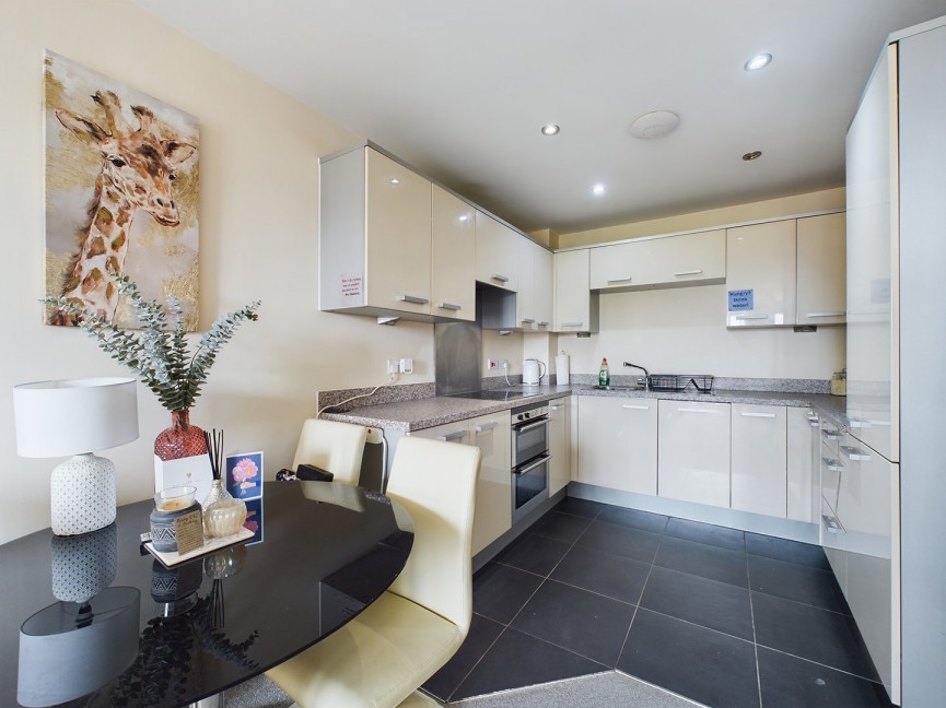 2 bedroom Flat for Sale Whinbush Road, Hitchin, Hertfordshire
