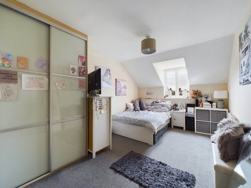 2 bedroom Flat for Sale Whinbush Road, Hitchin, Hertfordshire