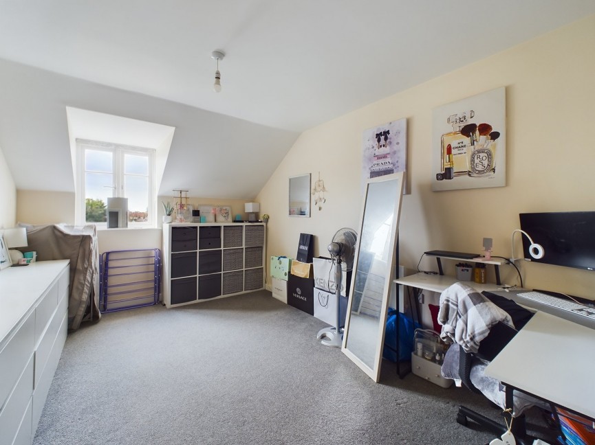 2 bedroom Flat for Sale Whinbush Road, Hitchin, Hertfordshire