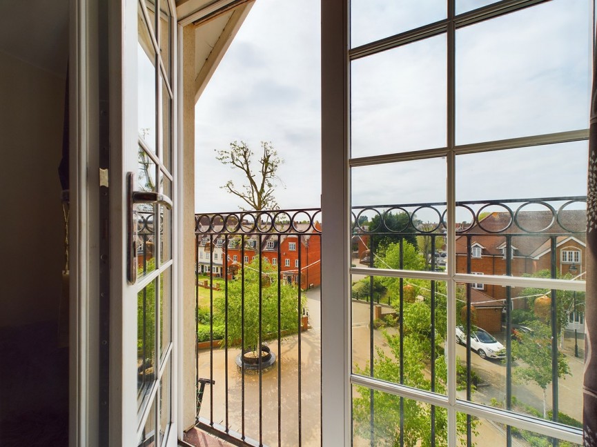 2 bedroom Flat for Sale Whinbush Road, Hitchin, Hertfordshire