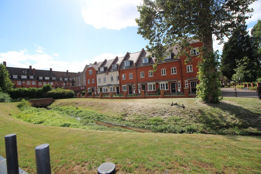 2 bedroom Flat for Sale Whinbush Road, Hitchin, Hertfordshire