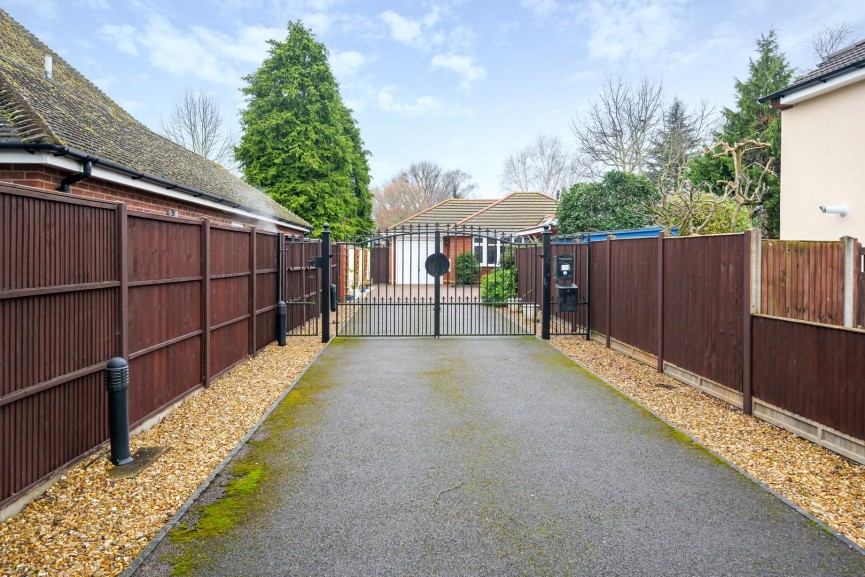 3 bedroom Bungalow for Sale Stotfold, Hitchin, Bedfordshire