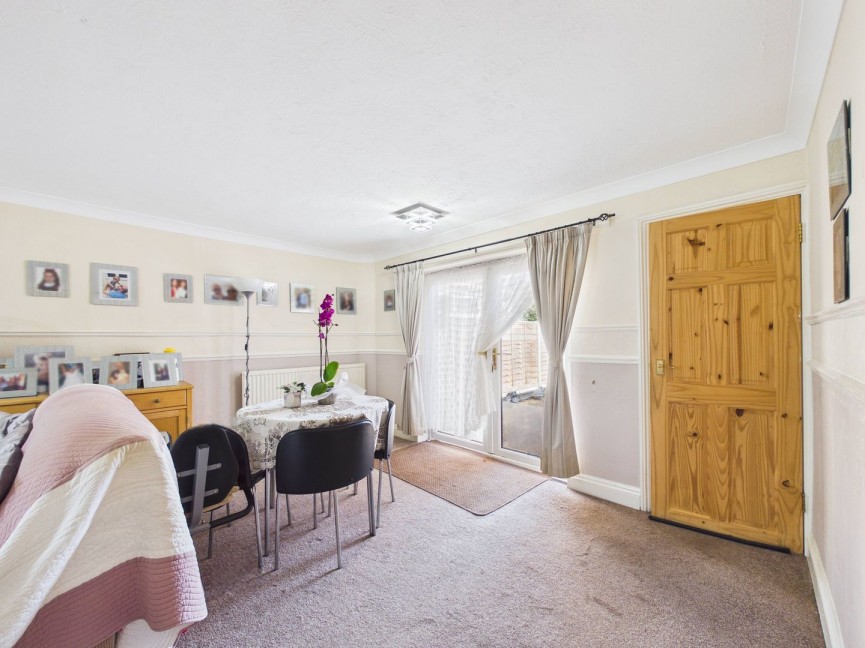 2 bedroom Bungalow for Sale Elm Walk, Royston, Hertfordshire