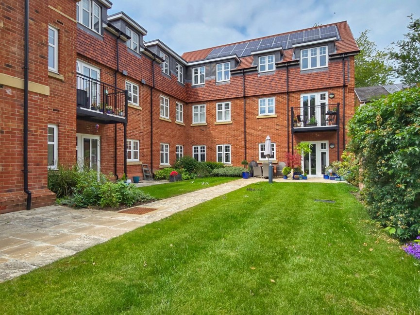 2 bedroom Flat for Sale Ampthill, Bedfordshire