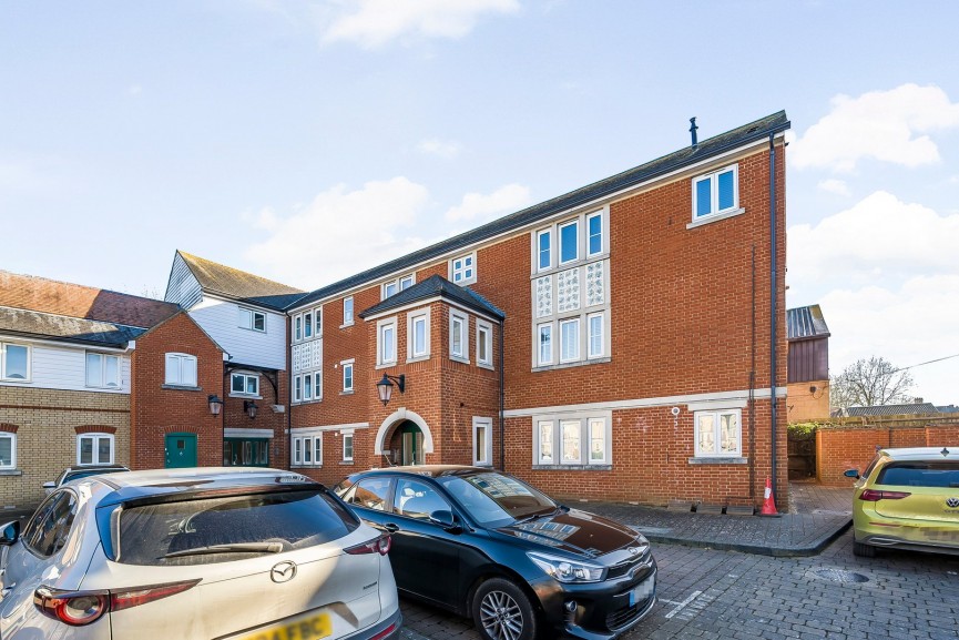 Coopers Court, Shefford, Bedfordshire