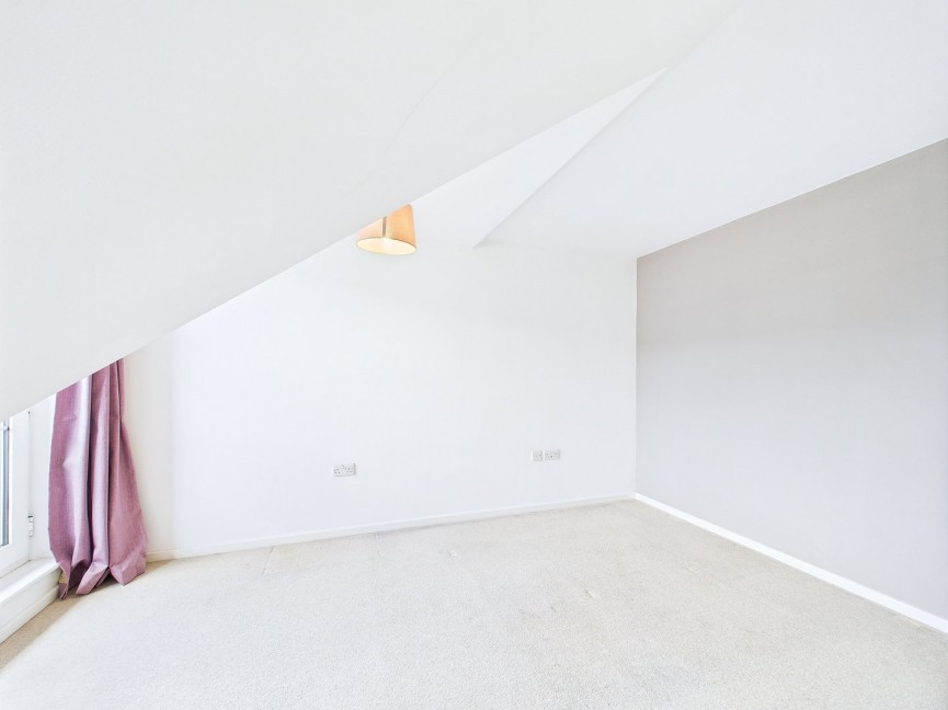 2 bedroom Flat for Sale Grove Road, Hitchin, Hertfordshire