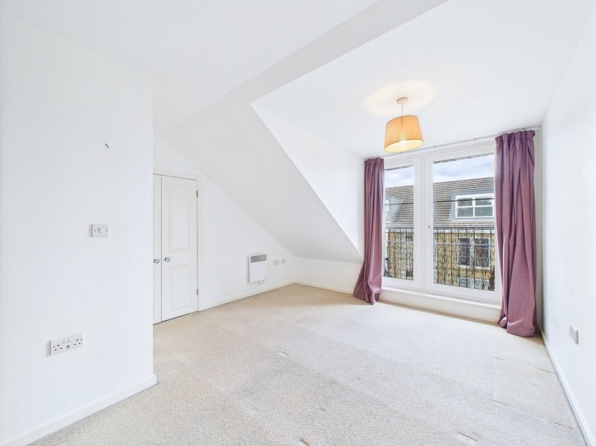 2 bedroom Flat for Sale Grove Road, Hitchin, Hertfordshire
