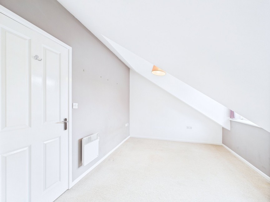 2 bedroom Flat for Sale Grove Road, Hitchin, Hertfordshire