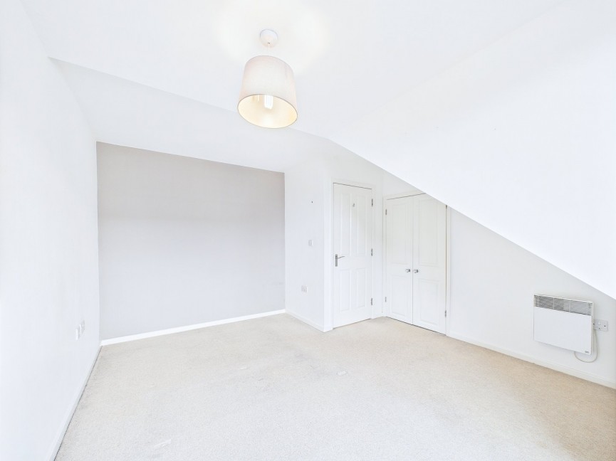 2 bedroom Flat for Sale Grove Road, Hitchin, Hertfordshire