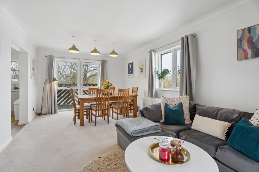 2 bedroom Flat for Sale London Road, Hitchin, Hertfordshire