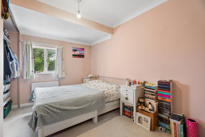 2 bedroom Flat for Sale London Road, Hitchin, Hertfordshire