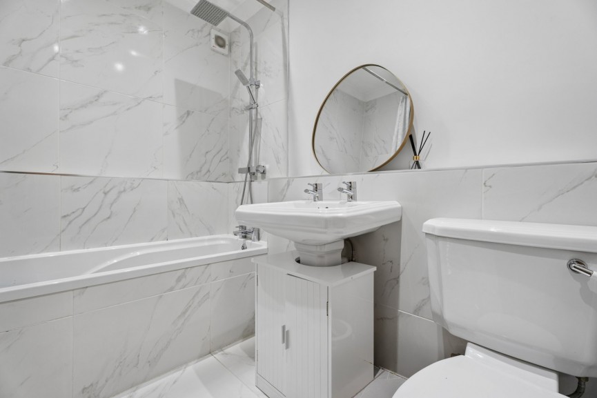 2 bedroom Flat for Sale London Road, Hitchin, Hertfordshire