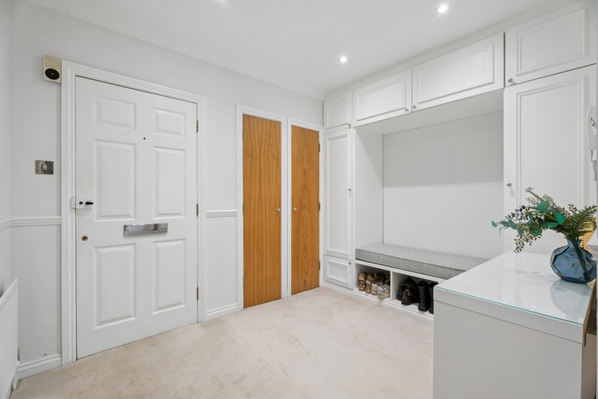 2 bedroom Flat for Sale London Road, Hitchin, Hertfordshire