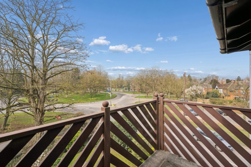 2 bedroom Flat for Sale London Road, Hitchin, Hertfordshire