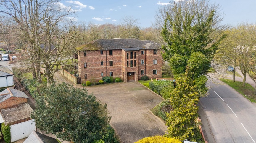 2 bedroom Flat for Sale London Road, Hitchin, Hertfordshire