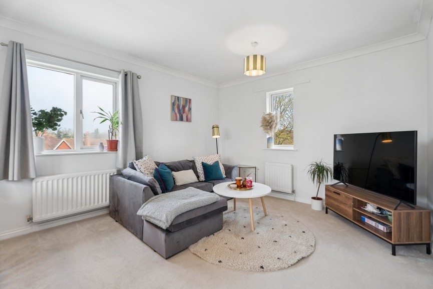 2 bedroom Flat for Sale London Road, Hitchin, Hertfordshire