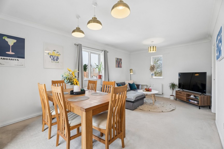 2 bedroom Flat for Sale London Road, Hitchin, Hertfordshire