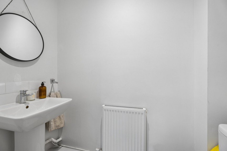 2 bedroom Flat for Sale London Road, Hitchin, Hertfordshire